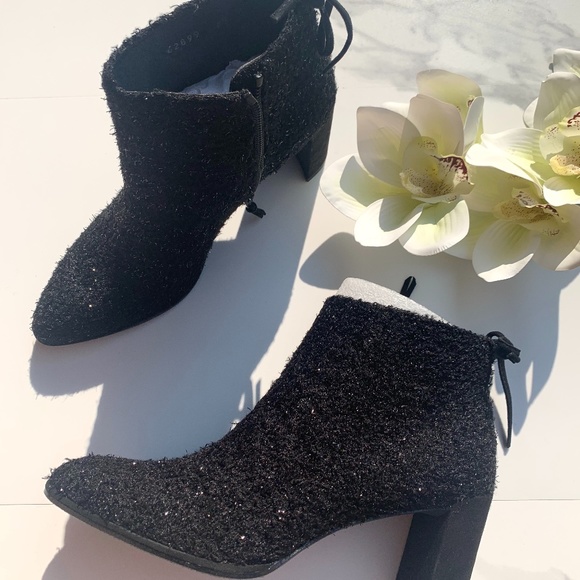 Stuart Weitzman | Lofty Ankle Booties - Picture 4 of 14